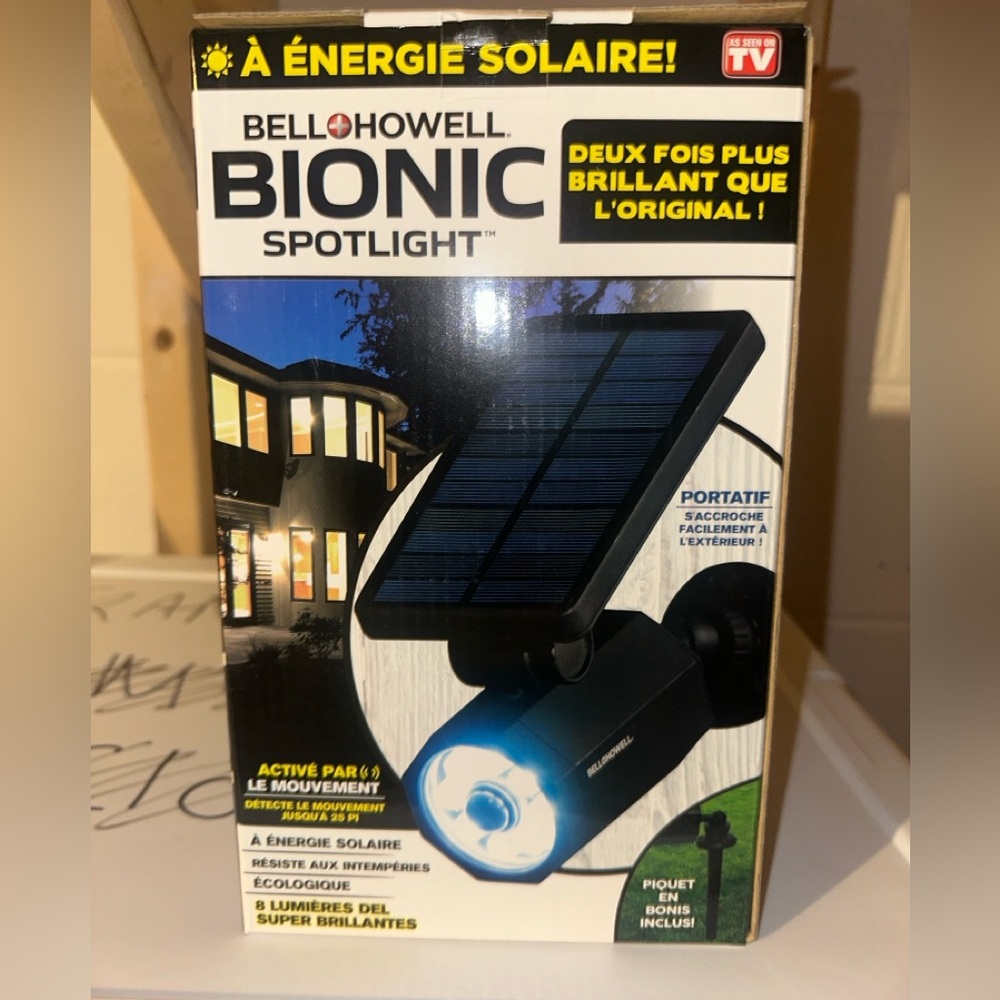 BELLOHOWELL BIONIC SPOTLIGHT™
Solar Powered